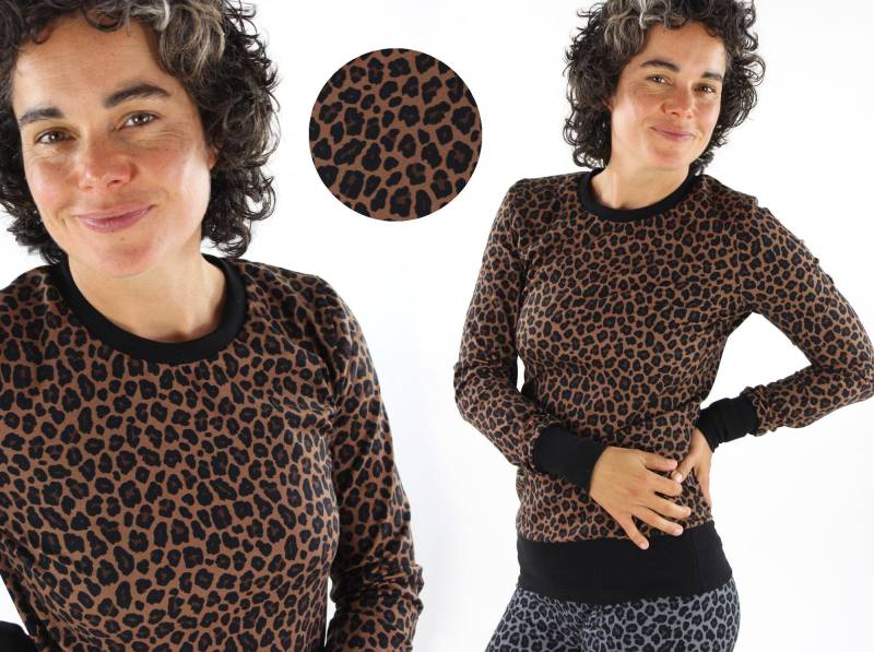 Unisex Longsleeve Braun Mit Leopardenmuster von fuxandfriends