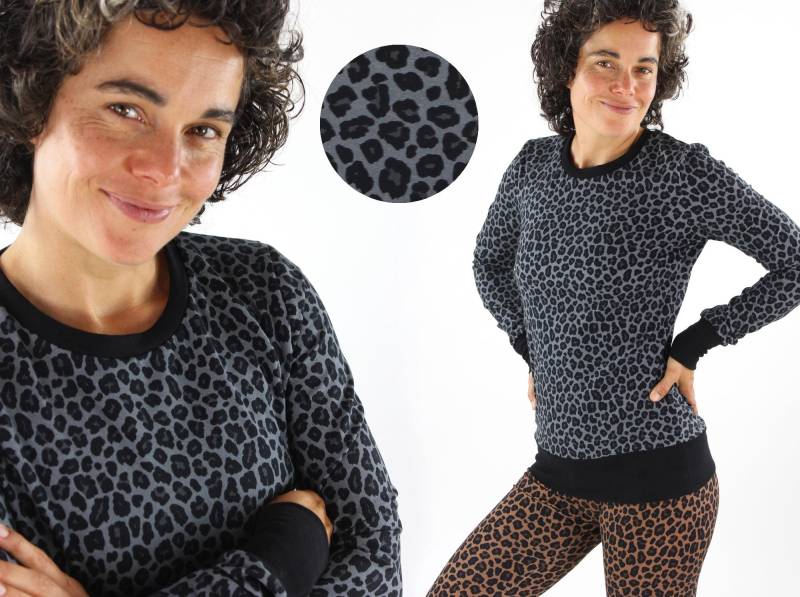 Unisex Longsleeve Grau Mit Leopardenmuster von fuxandfriends