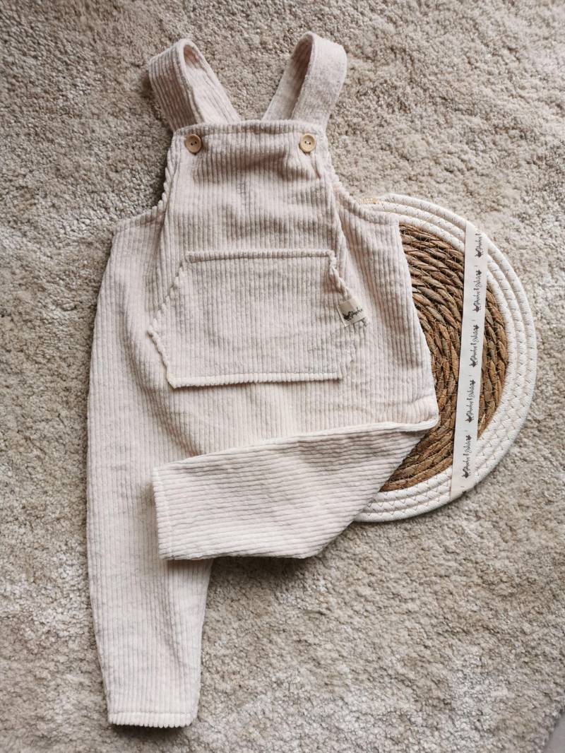 Baby Latzhose Cord Kinder Breit Hose Geburtsgeschenk Babys First Birthday Erster Geburtstag Outfit Baby Latzhose Cord Kinder Breit Hose Geburtsgeschenk Babys First Birthday Erster Geburtstag Outfit von gaenschenentlein