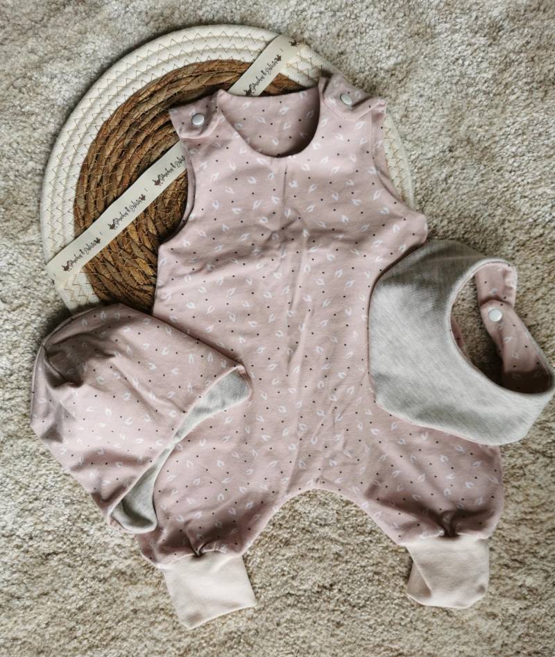 Newborn Set Strampler Mütze Halstuch Babyset Geburt Geschenk Zur Hose Greifling Newborn Set Strampler Mütze Halstuch Babyset Geburt Geschenk Zur Hose Greifling von gaenschenentlein