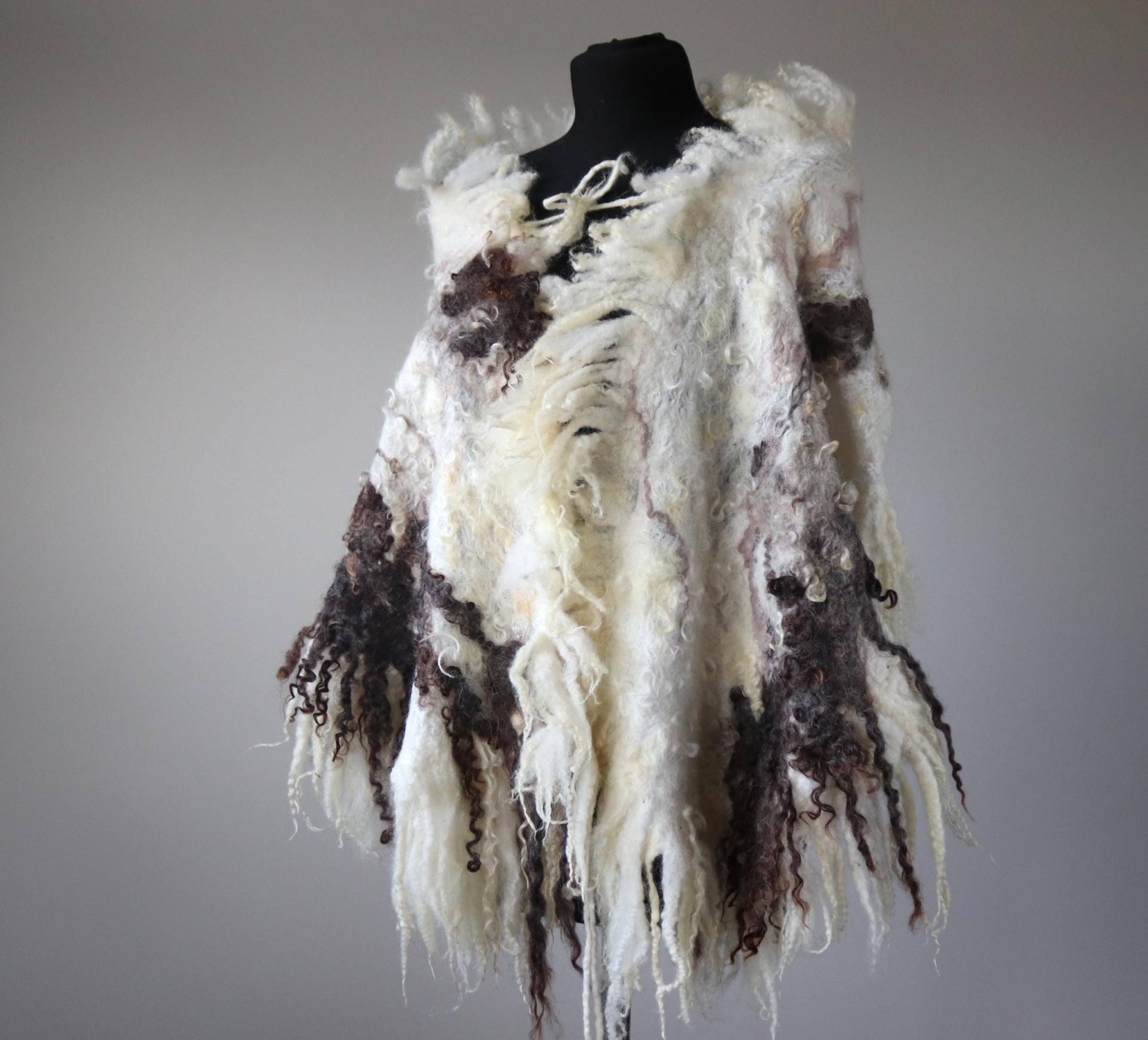 Gefilzter Schal Echtpelz Grau Creme Wickel-Fell Fell Stola, Grau Woll-Schal Stola Cruelty Free Pelz Vegetabil Von Galafilc von galafilc