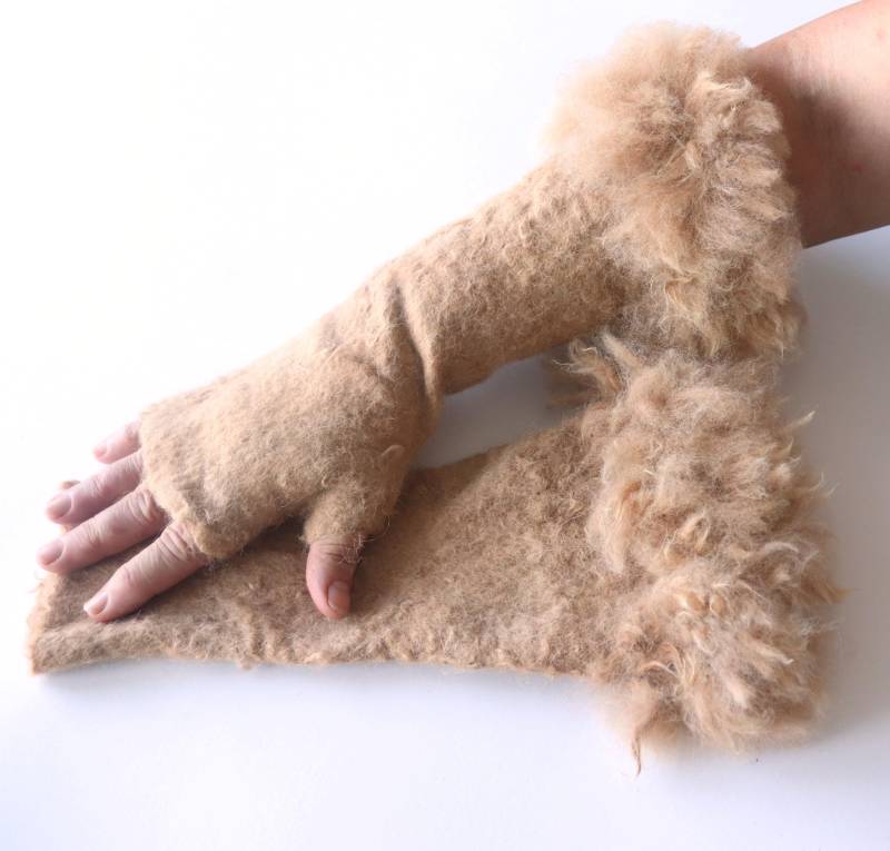 Handgefilzte Fingerlose Alpaka Handschuhe Armstulpen Aus Merinowolle von galafilc