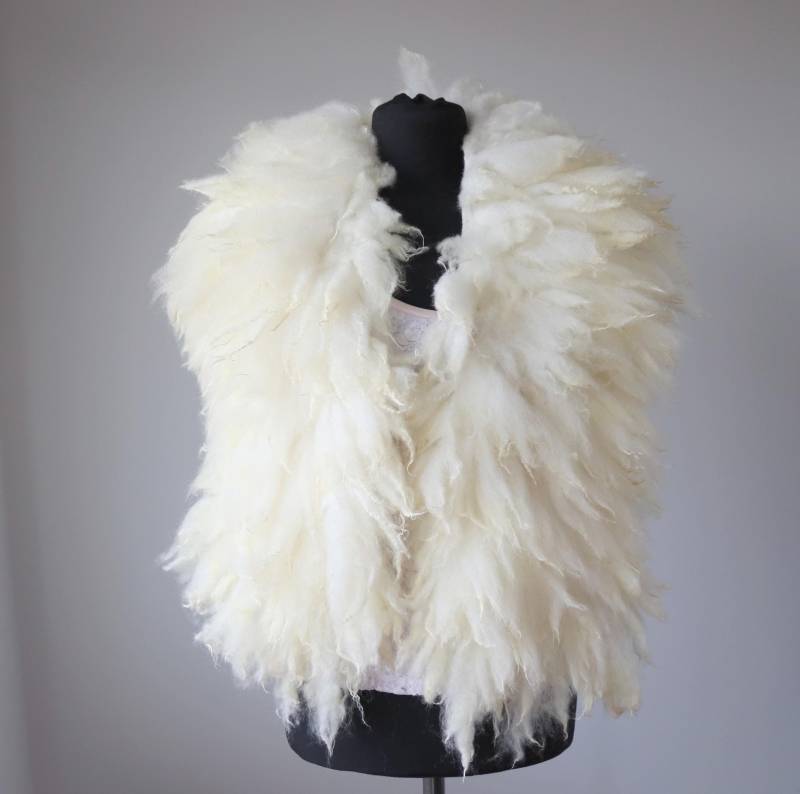 Handgefilzter Weißer Hochzeitsschal Aus Merinowolle von galafilc