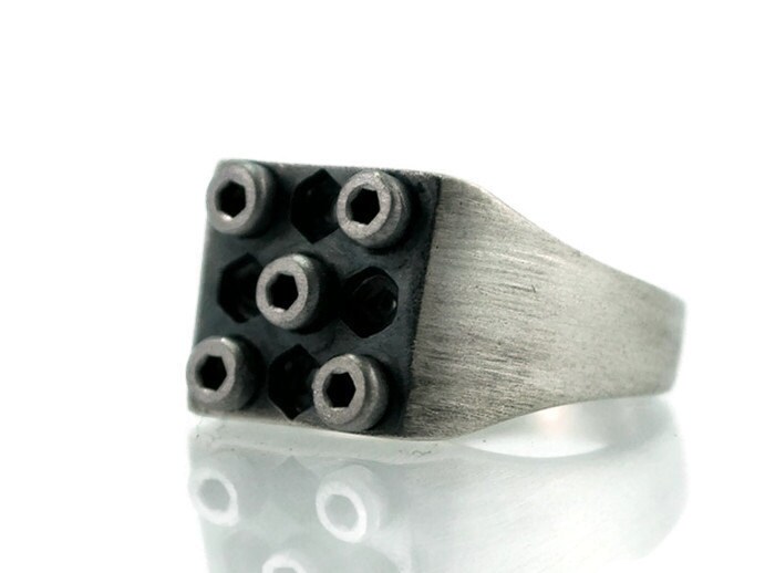 Schraubenschrauben-Tic-Tac-Toe-Industrial Silber Signet Ring-Mechaniker-Upcycling-Industrial-Fundstücke-Mechaniker-Industrieschmuck-Hardware-Mj von galbarash
