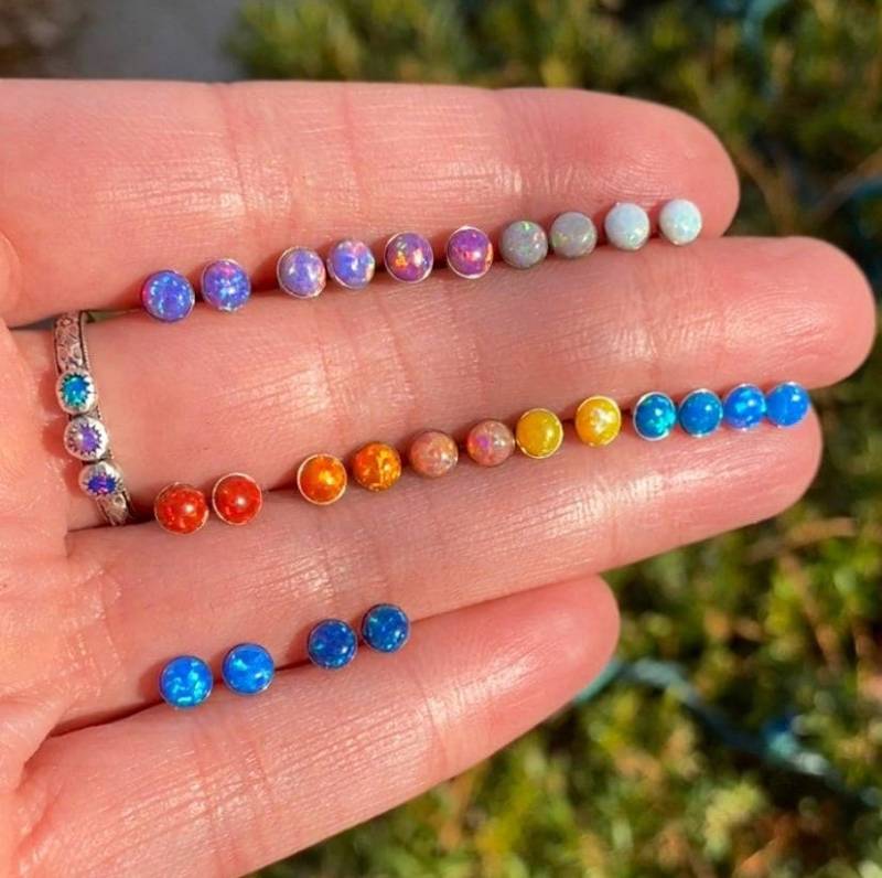 Hypoallergene Titan Opal Ohrstecker ~ Opal Ohrringe - Kleine Edelstein Oktober von galwaydesigns