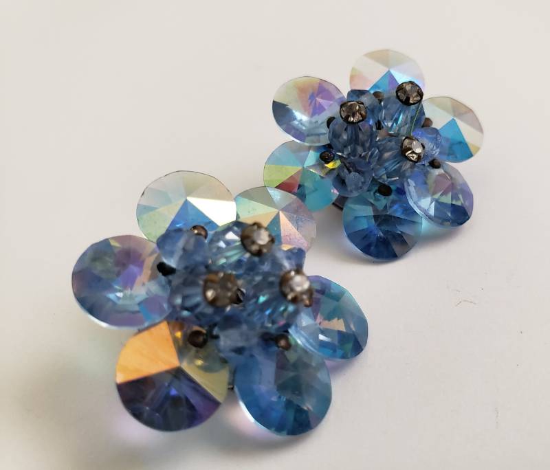 Mid-Century Rivoli & Runde Aurora Borealis Und Klare Strass Headpin Ohrclips, Vintage Kristall Cluster Ohrringe von gamblordcollectables