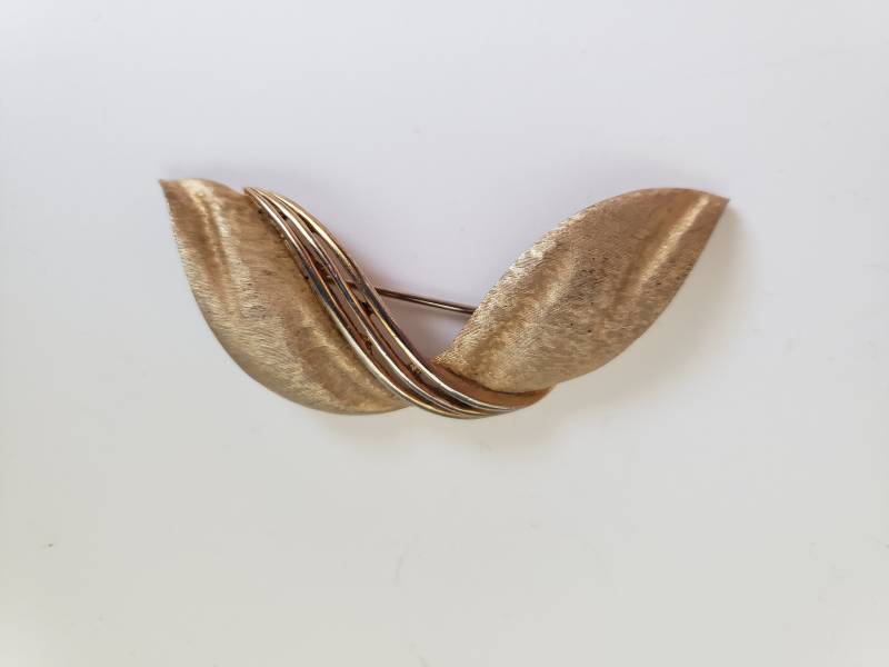 Vintage Crown Trifari C Gold Ton Brosche, Twisted Ribbon Brosche von gamblordcollectables