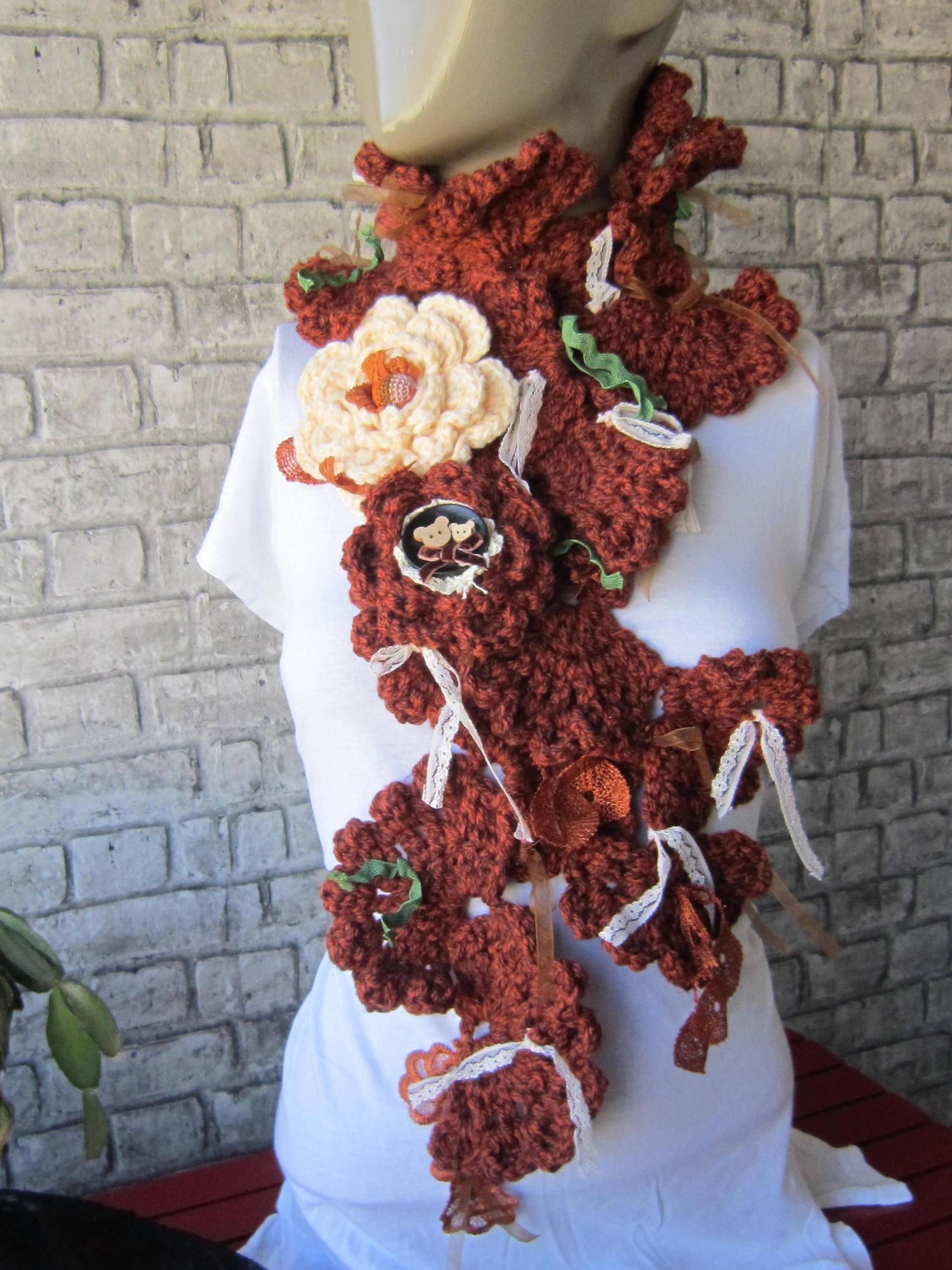 Gehäkelter Rüschenschal, Langer Häkelschal, Halstuch, Damen Schal, Gehäkelt, Blumenschal, Geschenkidee Gehäkelter Rüschenschal, Langer Häkelschal, Halstuch, Damen Schal, Gehäkelt, Blumenschal, Geschenkidee von gameofscarves