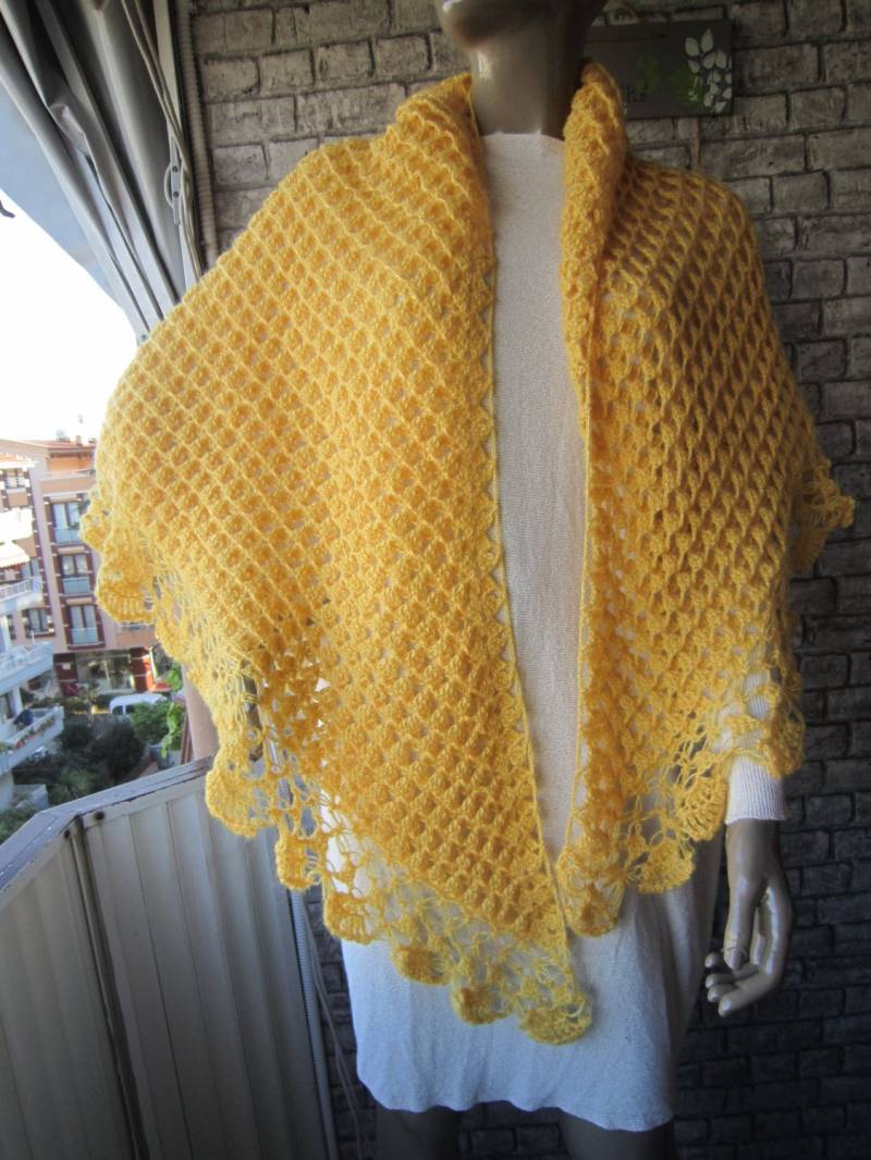 Gelb Gehäkelte Frauen Schal Wickeln Winter Accessoire Hochzeit Stola von gameofscarves