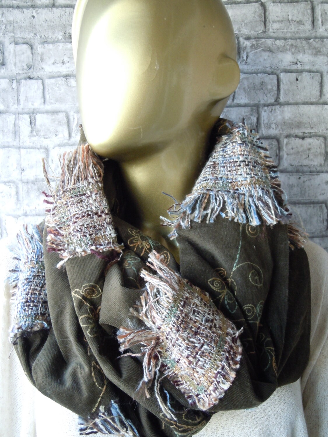 Grüner Samt Patchy Infinity Schal, Damenmode Schals, Frauen Accessoires, Loop Infinity, Geschenkideen, Für Sie Grüner Samt Patchy Infinity Schal, Damenmode Schals, Frauen Accessoires, Loop Infinity, Geschenkideen, Für Sie von gameofscarves