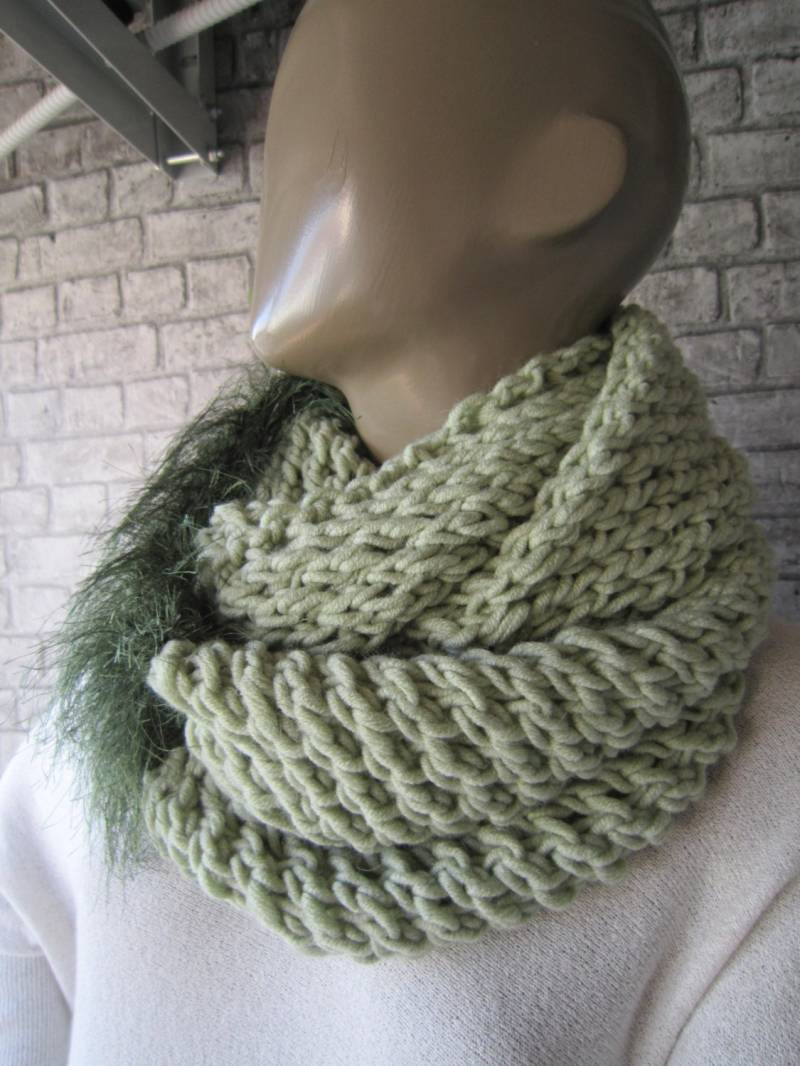 Unendlich Weicher Schlauchschal, Damen Schal Gestrickt, Grün, Geschenkidee, Modisch Unendlich Weicher Schlauchschal, Damen Schal Gestrickt, Grün, Geschenkidee, Modisch von gameofscarves