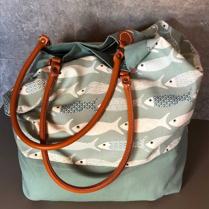 Große Canvas-Tasche, Ledergriffe. Fischdekor von garanceetkaki