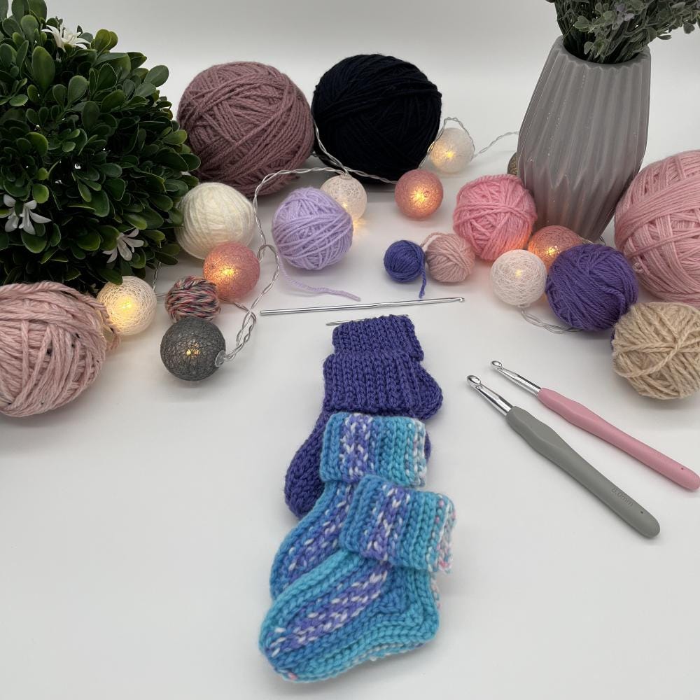 Gehäkelte Dehnbare Babysocken - Handarbeit Für Neugeborene 0-12 Monate Gehäkelte Dehnbare Babysocken - Handarbeit Für Neugeborene 0-12 Monate von garnmonie