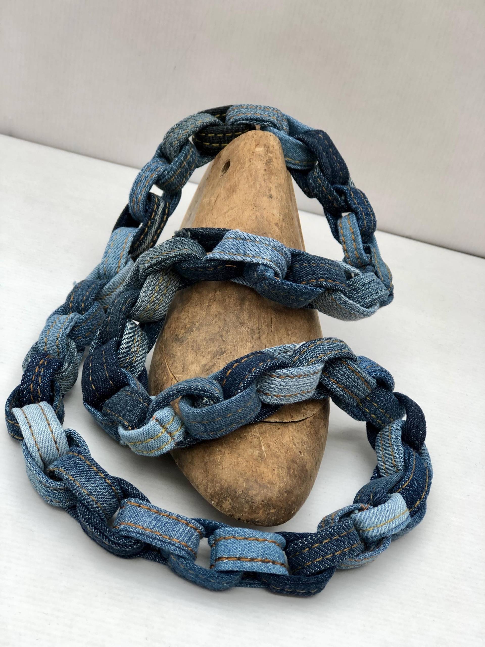 Jeans Halskette Aus Jeansschlaufen Blau, Genähte Klobige Halskette, Textilschmuck, 80cm Jeans Halskette Aus Jeansschlaufen Blau, Genähte Klobige Halskette, Textilschmuck, 80cm von gasani