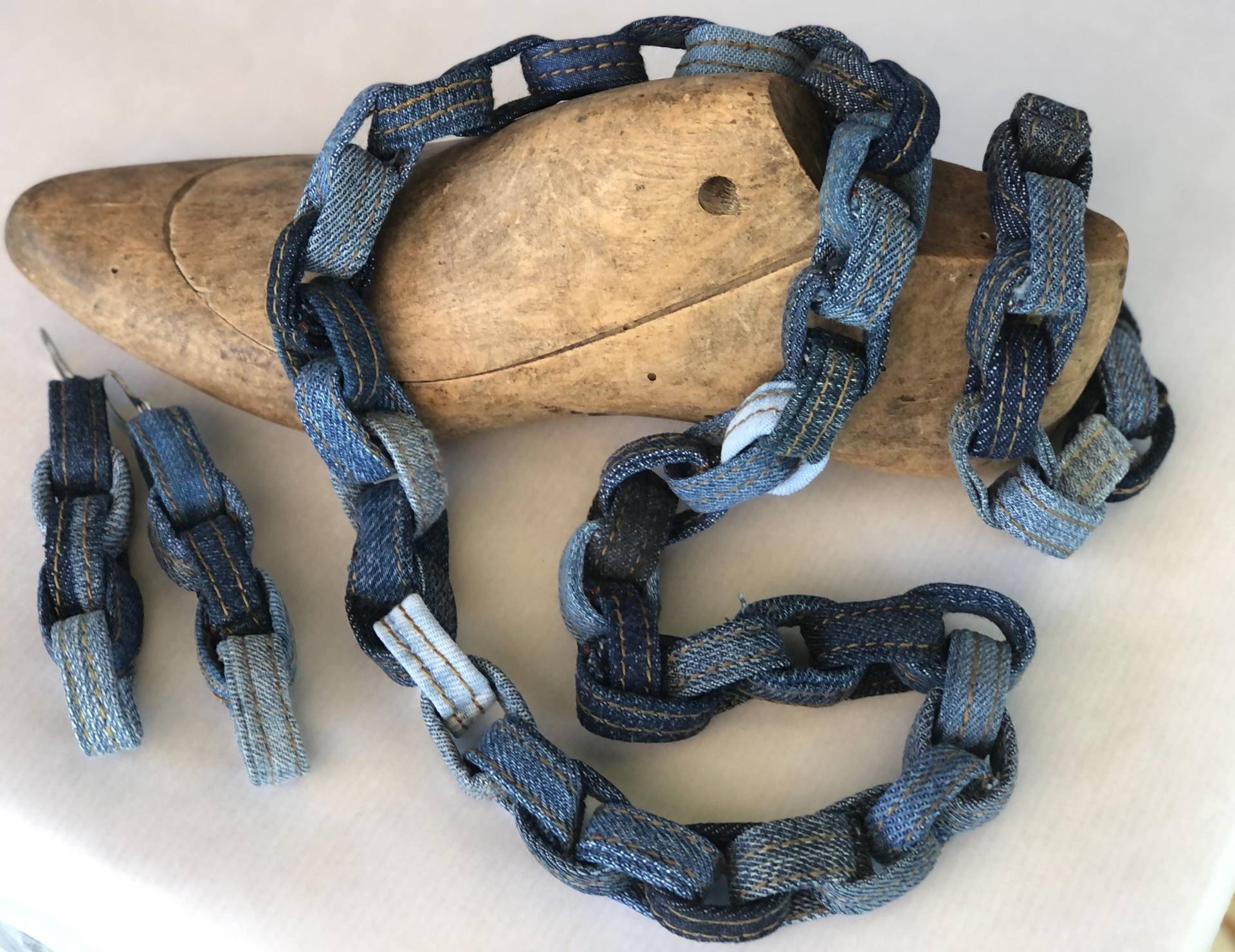 Jeans Schmuckset, Jeanskette, Armband, Ohrhänger, Klobiger Upcycling Textilschmuck, Schmuckset Blau Jeans Schmuckset, Jeanskette, Armband, Ohrhänger, Klobiger Upcycling Textilschmuck, Schmuckset Blau von gasani