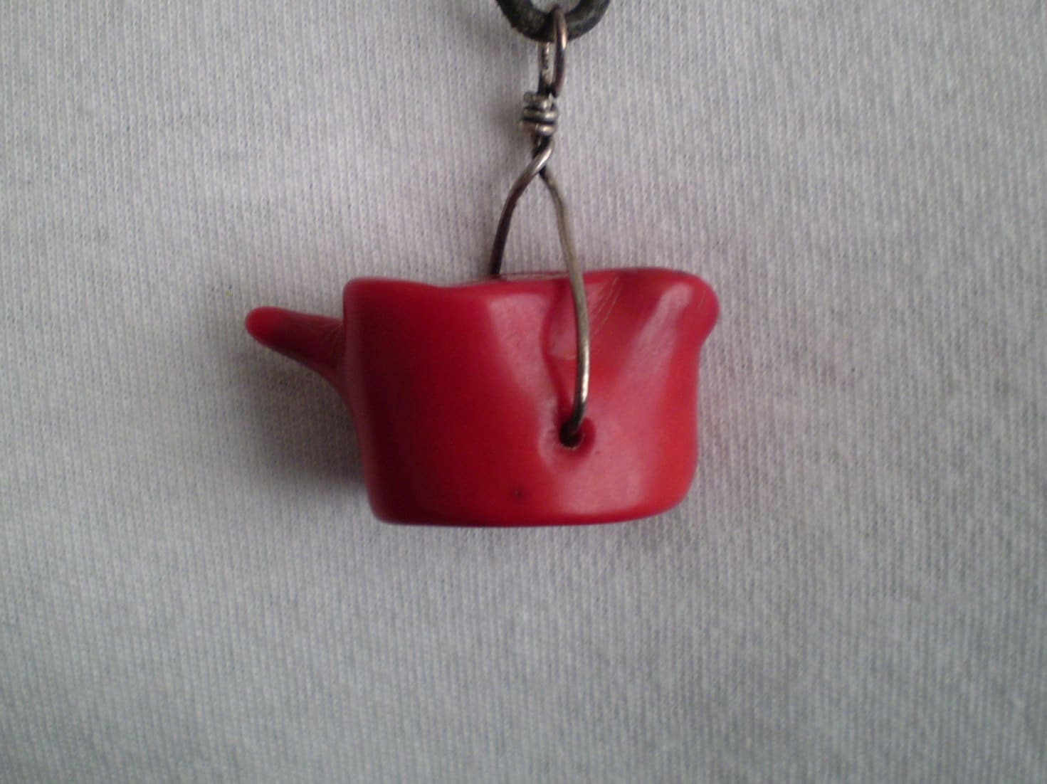 Anhänger Halskette Roter Ast Koralle 37mm X 20mm Sterling Silber & Versilbert Auf 24 Zoll Schwarzes Lederband von gaynells