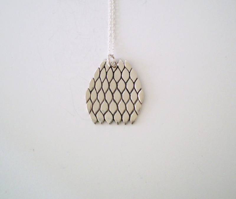 Feiner | .999 Silber Strukturierter Ovaler Zapfen 35 Mm X 30 1 Anhänger 18 Zoll Sterling Kette Feiner | .999 Silber Strukturierter Ovaler Zapfen 35 Mm X 30 1 Anhänger 18 Zoll Sterling Kette von gaynells