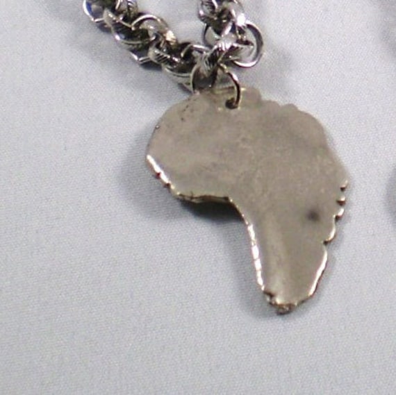 Fußkettchen Cameo Afrika Weiß Kupfer Metall Clay Anhänger An Versilberter Kette 10 Zoll | 'uso' Bedeutet Gesicht in Swahili von gaynells