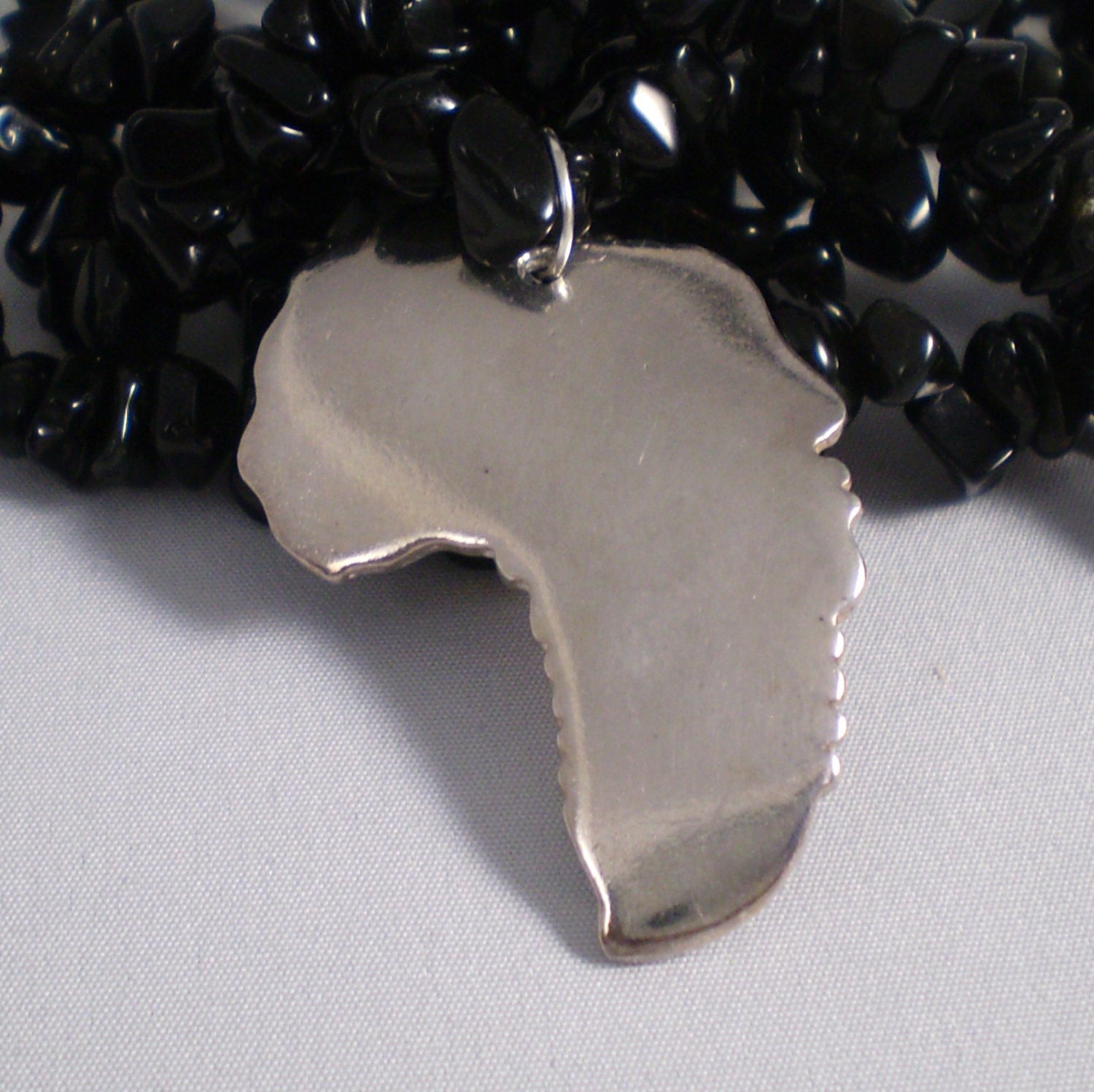 Silber Anhänger .999 Halskette 34 Zoll Schwarz Obsidian Nuggets Strang "Afrika' Kamee "Uso' Gesicht in Swahili 42mm X 31mm 2mm Clay von gaynells