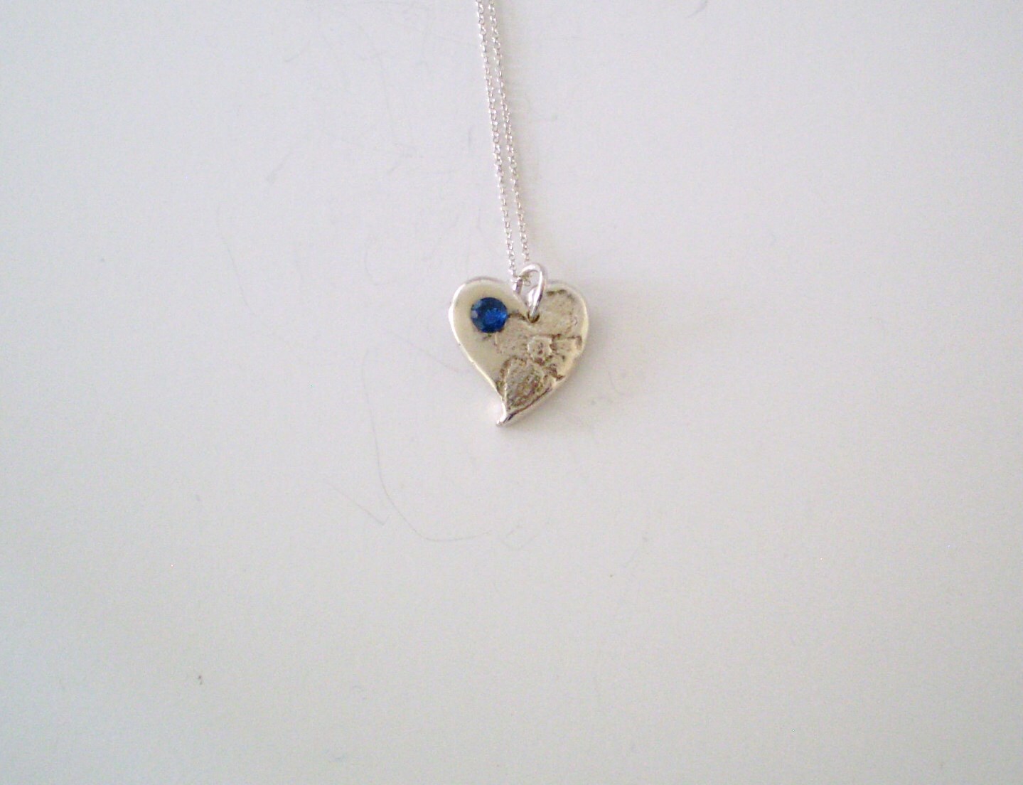 Silberherz Mit Saphir | Simuliert Und Blumenanhänger An Einer 18 Zoll Sterling Silber Kette von gaynells