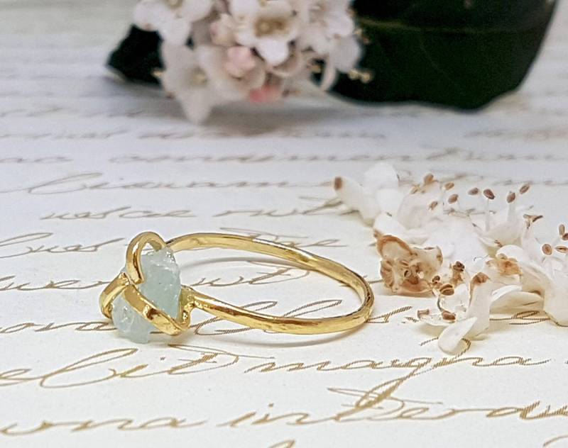 Aquamarin Ring, Roher Edelstein Gold März Geburtsstein Stapelbare Ringe, Rohedelstein Rohkristall Schmuck von gazellejewelry