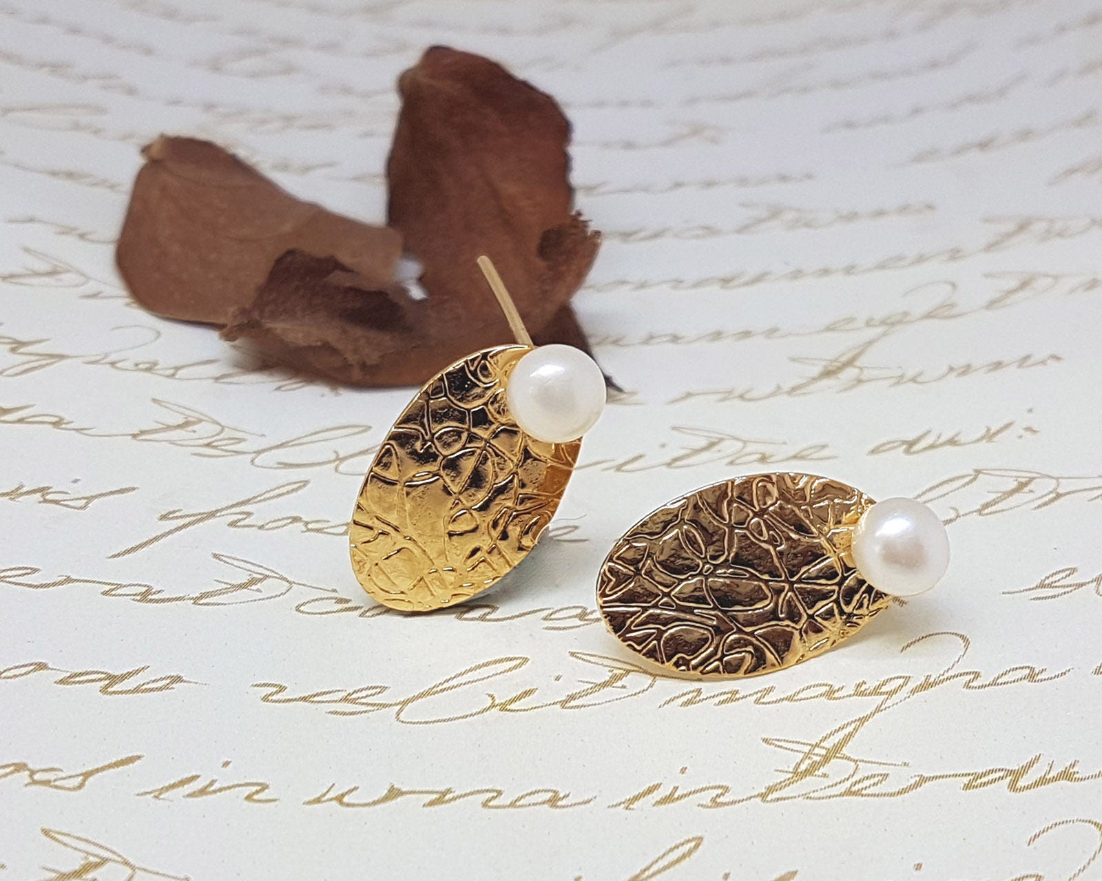 Brautjungfer Weiße Perle Ohrstecker, Hochzeit Perlen Schmuck, Gold Geschenk, Braut Ohrringe Brautjungfer Weiße Perle Ohrstecker, Hochzeit Perlen Schmuck, Gold Geschenk, Braut Ohrringe von gazellejewelry