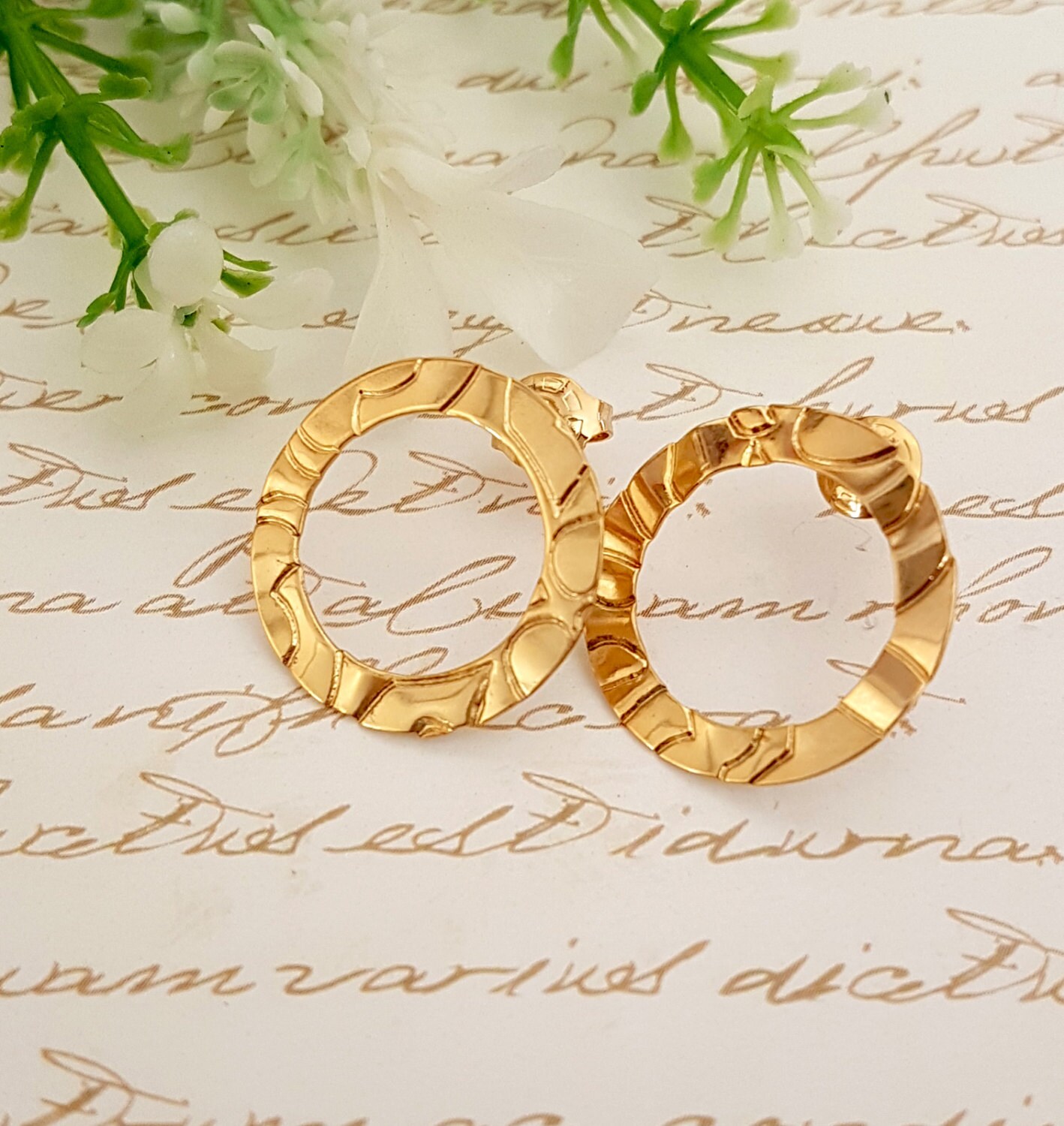 Edle Goldohrringe, Kreis Goldohrstecker, Schlichte Moderne Ohrstecker, Braut Runde Einzigartige Ohrringe Edle Goldohrringe, Kreis Goldohrstecker, Schlichte Moderne Ohrstecker, Braut Runde Einzigartige Ohrringe von gazellejewelry