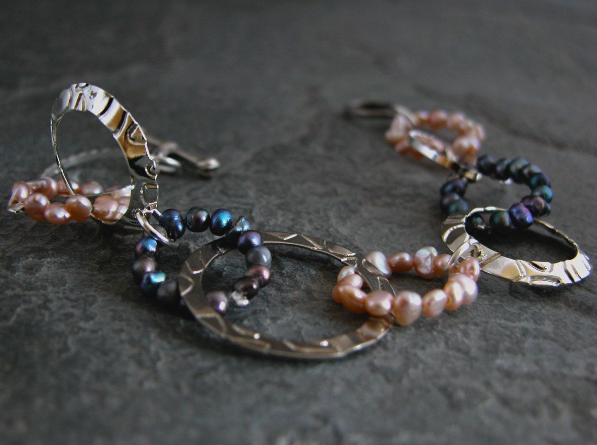 Frauen Mutter Geschenk, Perle Silber Hoop Armband Handmade Für Hochzeits - Und Verlobungsfeiern Frauen Mutter Geschenk, Perle Silber Hoop Armband Handmade Für Hochzeits - Und Verlobungsfeiern von gazellejewelry