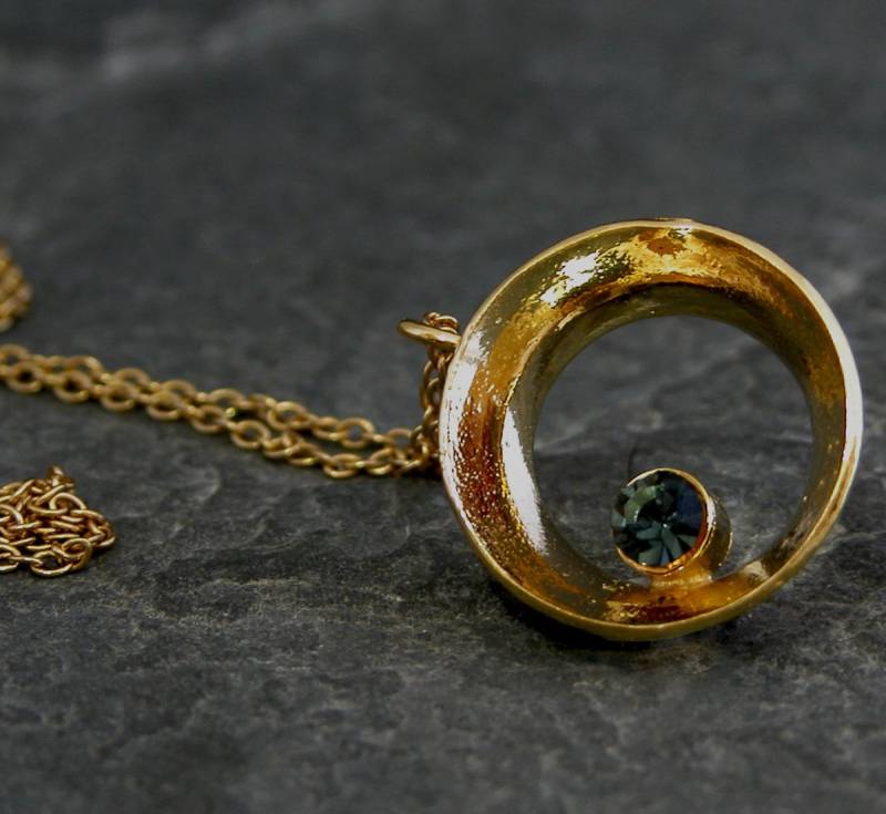 Geschenk Für Frauen, Saphir Halskette, Kreis Gold Blauer Anhänger, Handgemachter Schmuck, Birthstone Edelstein, Schmuck von gazellejewelry