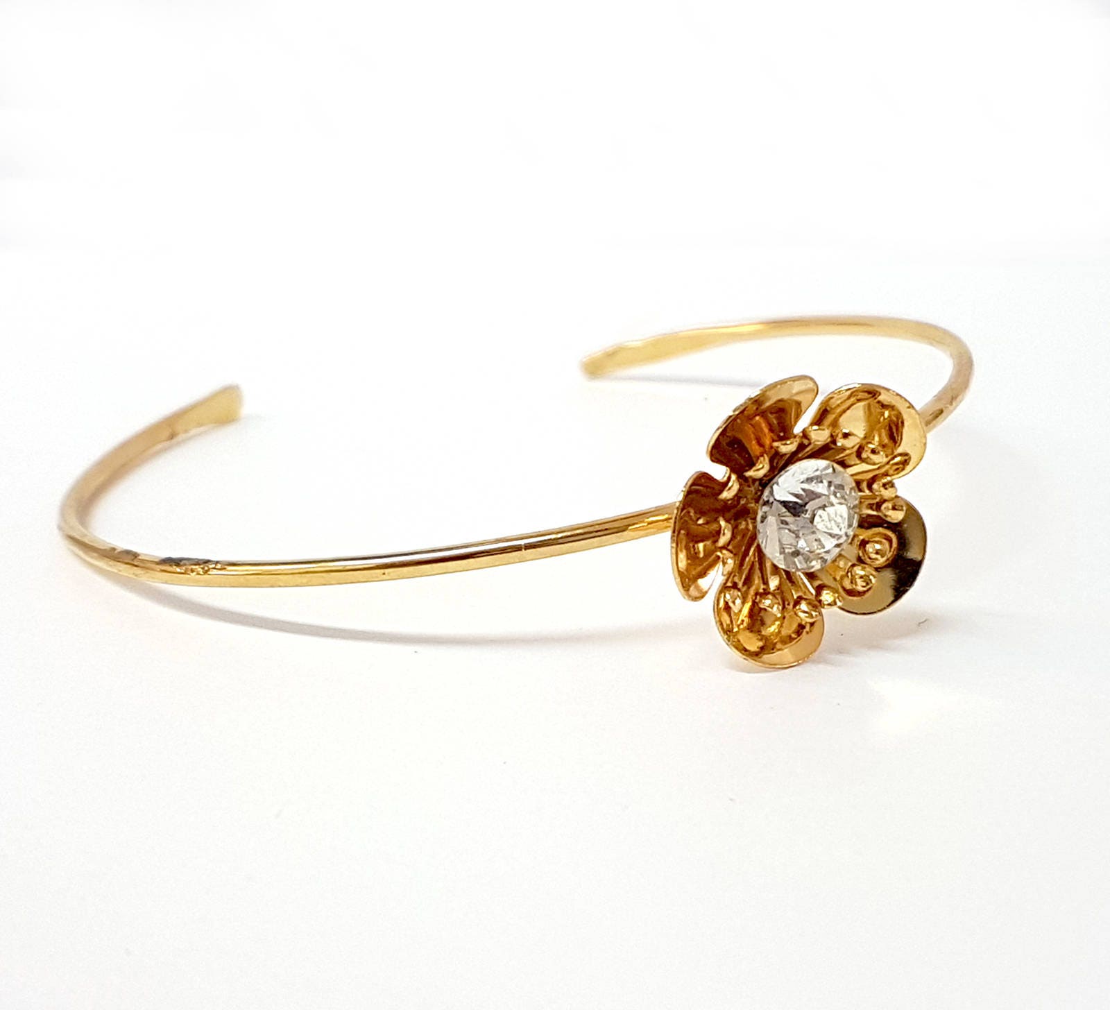 Gold Armreif Armband, Petite Blume Armreif, Manschette Hochzeit Zubehör, Swarovski Kristall Braut Armband Gold Armreif Armband, Petite Blume Armreif, Manschette Hochzeit Zubehör, Swarovski Kristall Braut Armband von gazellejewelry