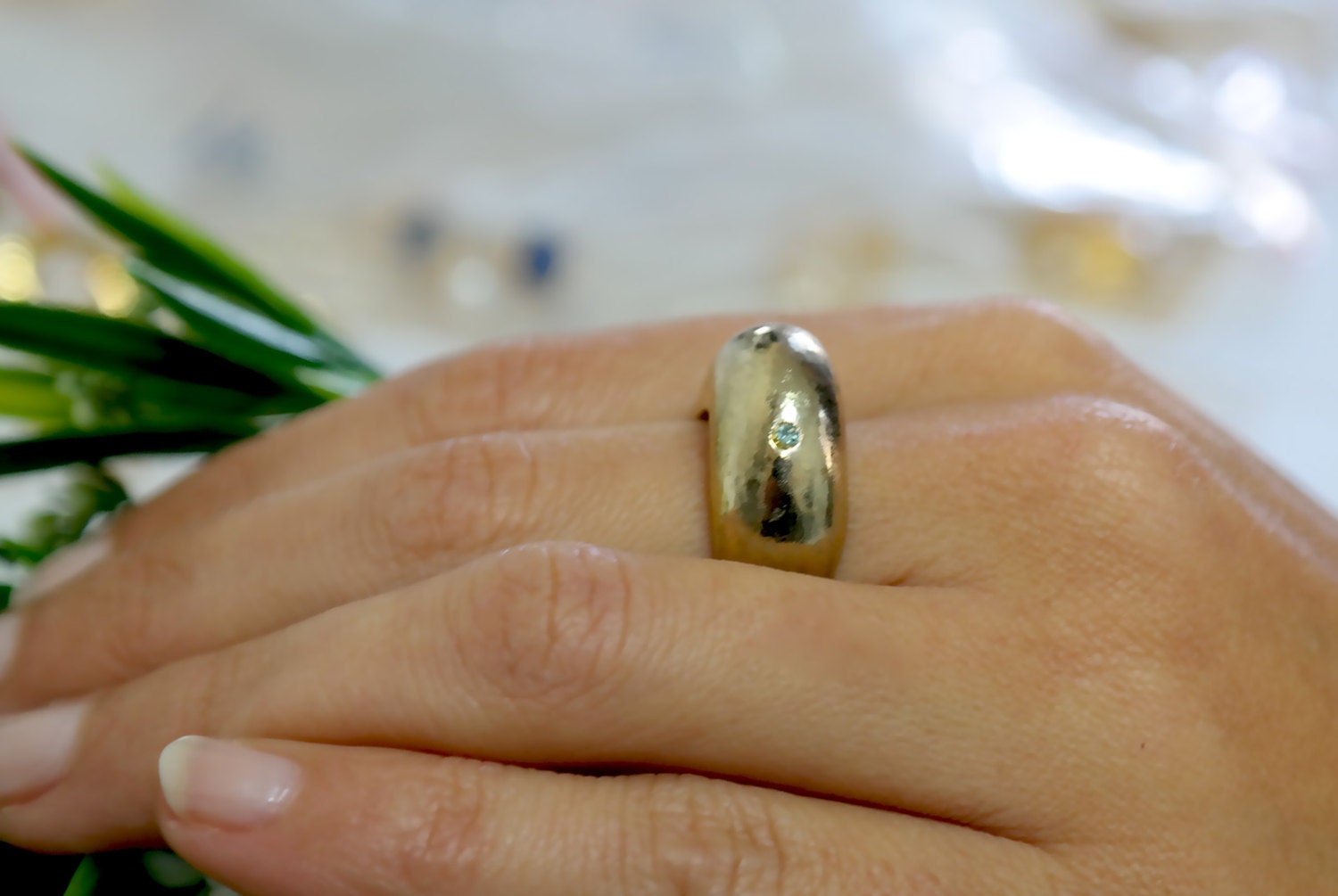 Gold Statement Ring, Dome Elegant Chunky Urban Chic Kristall Stein Einzigartiger Schmuck, Geschenk Gold Statement Ring, Dome Elegant Chunky Urban Chic Kristall Stein Einzigartiger Schmuck, Geschenk von gazellejewelry