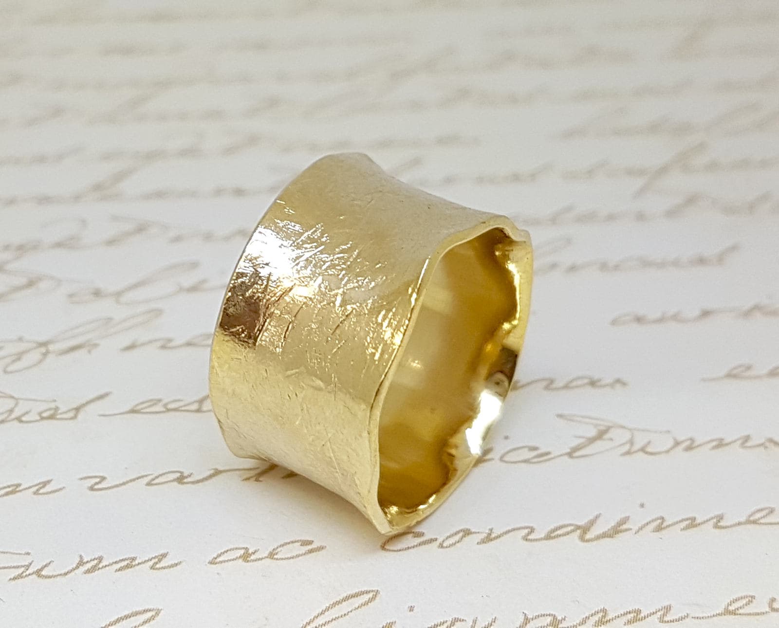 Goldbandring, Gelbgoldband, Dicker Goldring, Breites Bandgoldring, Hochzeitsband, Einzigartiges Ehering, Texturring, Boho-Ring Goldbandring, Gelbgoldband, Dicker Goldring, Breites Bandgoldring, Hochzeitsband, Einzigartiges Ehering, Texturring, Boho-Ring von gazellejewelry
