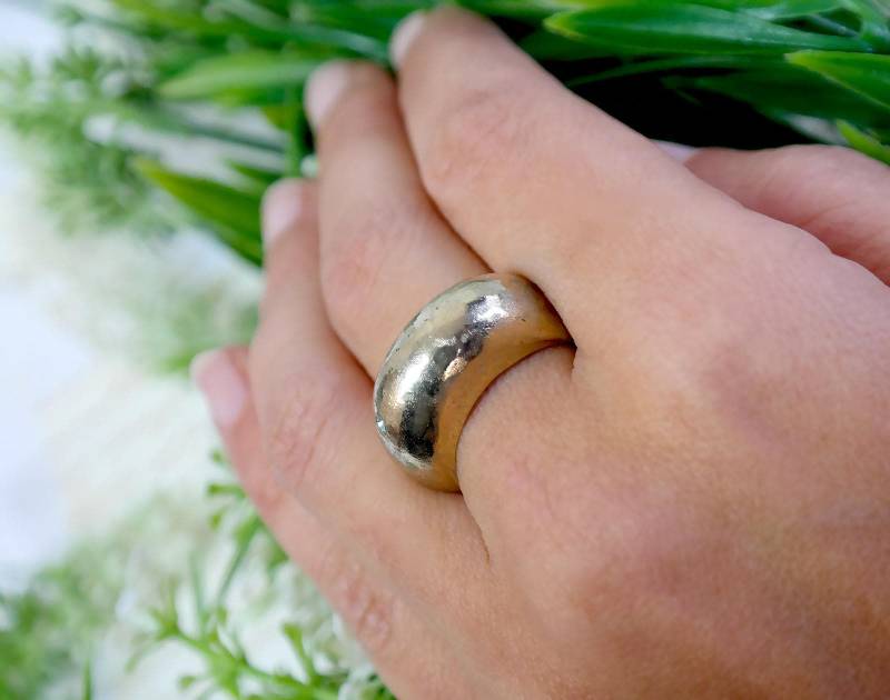 Goldring, Einzigartiger Ring, Goldkuppelring Mit Kristallstein, Swarovski-Kristallring, Statement-Ring, Statement-Schmuck, Kuppelring, Moderner Ring von gazellejewelry