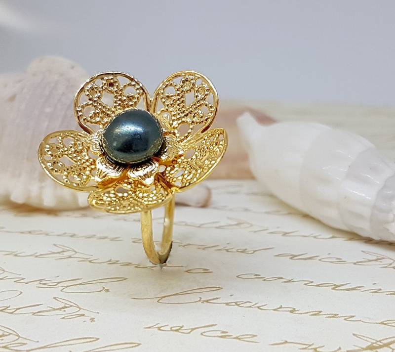 Perle Brautring, Hochzeit Blume Ring, Spitze Brautjungfer Gold Filigrane Etwas Blau von gazellejewelry