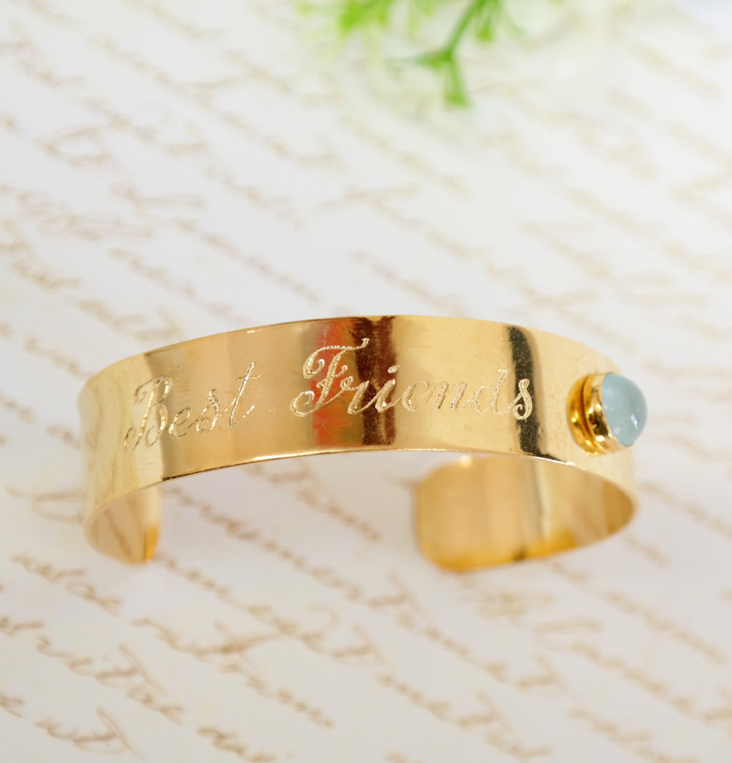Personalisiertes Hand Graviertes Goldarmband, Birthstone Armreif, Bester Freund Geschenk, Gold Personalisierte Manschette, Personalisierter Personalisiertes Hand Graviertes Goldarmband, Birthstone Armreif, Bester Freund Geschenk, Gold Personalisierte Manschette, Personalisierter von gazellejewelry