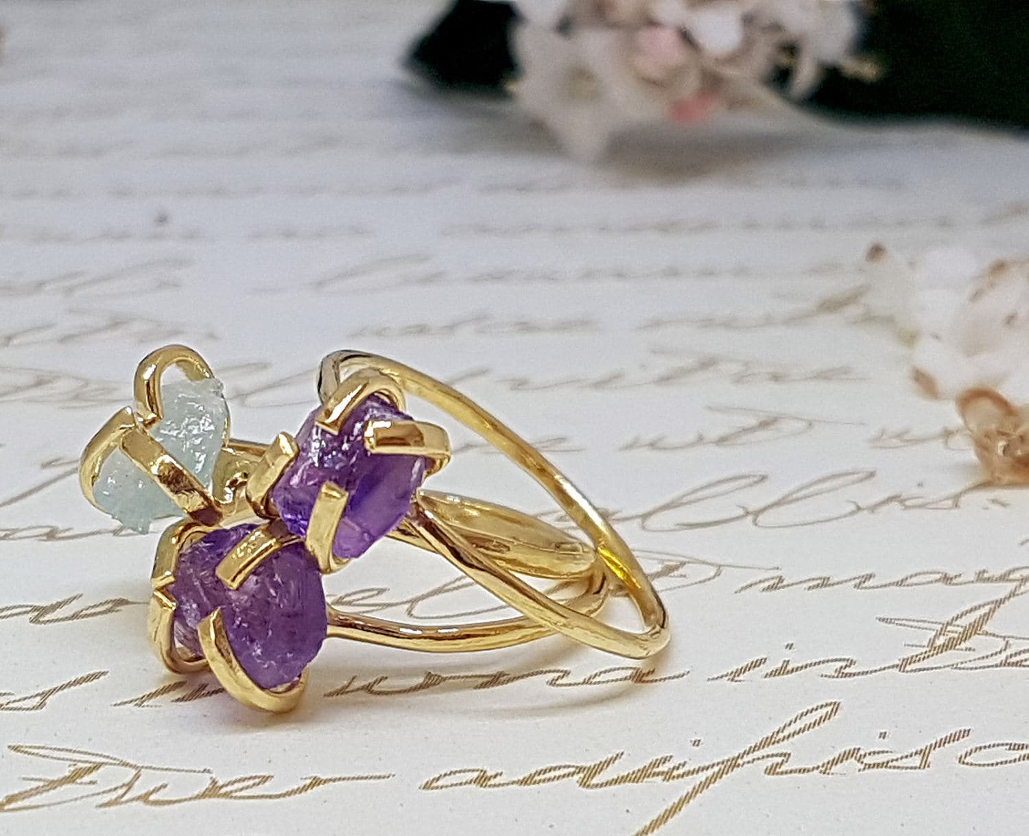 Roher Amethyst-Ring, Roher Edelstein-Ring, Stein-Gold-Ring, Februar Birthstone Ring, Amethyst-Schmuck, Gold-Stacking-Ring, Natürlicher Amethyst-Ring Roher Amethyst-Ring, Roher Edelstein-Ring, Stein-Gold-Ring, Februar Birthstone Ring, Amethyst-Schmuck, Gold-Stacking-Ring, Natürlicher Amethyst-Ring von gazellejewelry