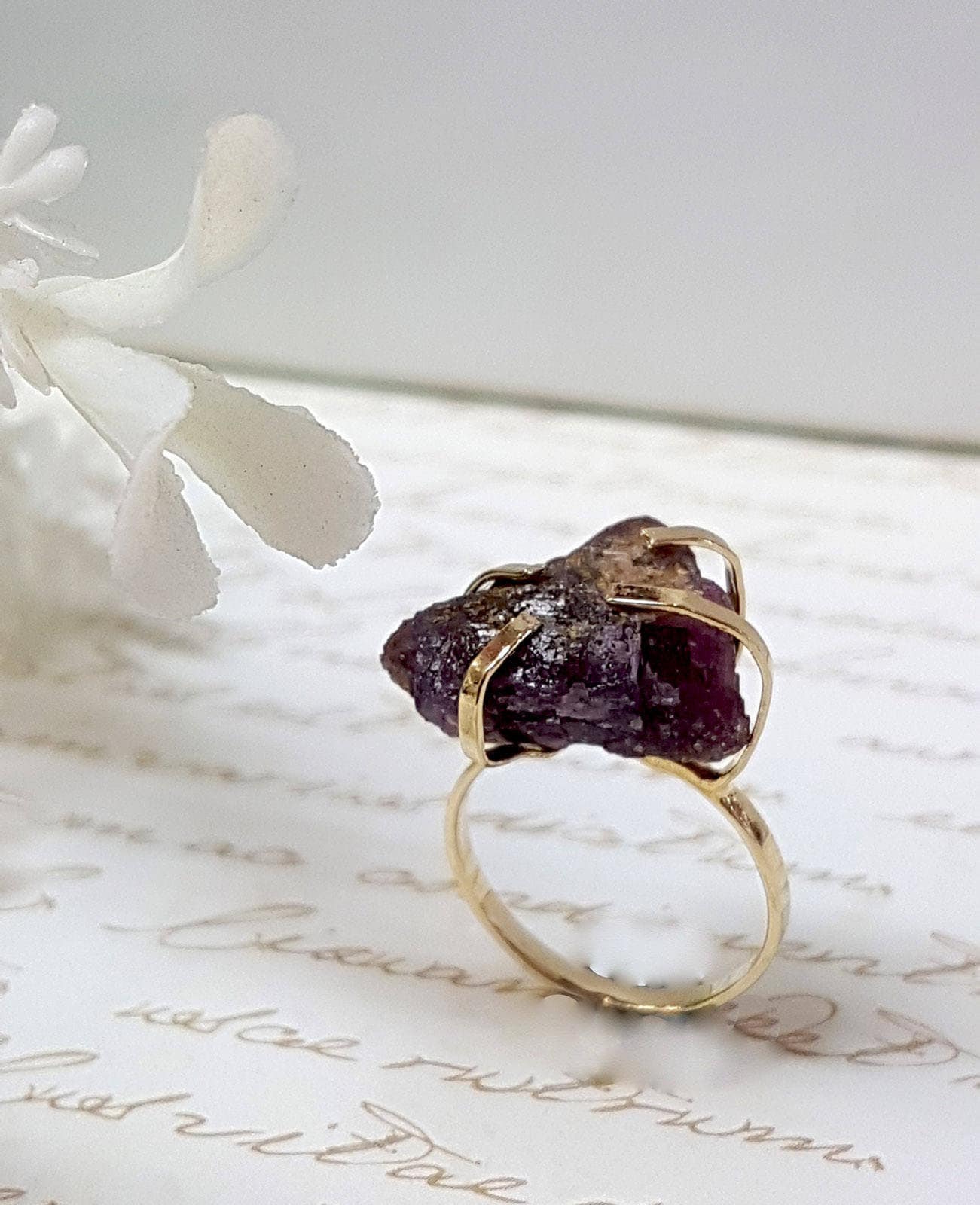 Rubin Gold Solitär Ring, Roher Goldring, Roter Natürlicher Juli Geburtsstein Schmuck, Rohedelstein Ring Rubin Gold Solitär Ring, Roher Goldring, Roter Natürlicher Juli Geburtsstein Schmuck, Rohedelstein Ring von gazellejewelry