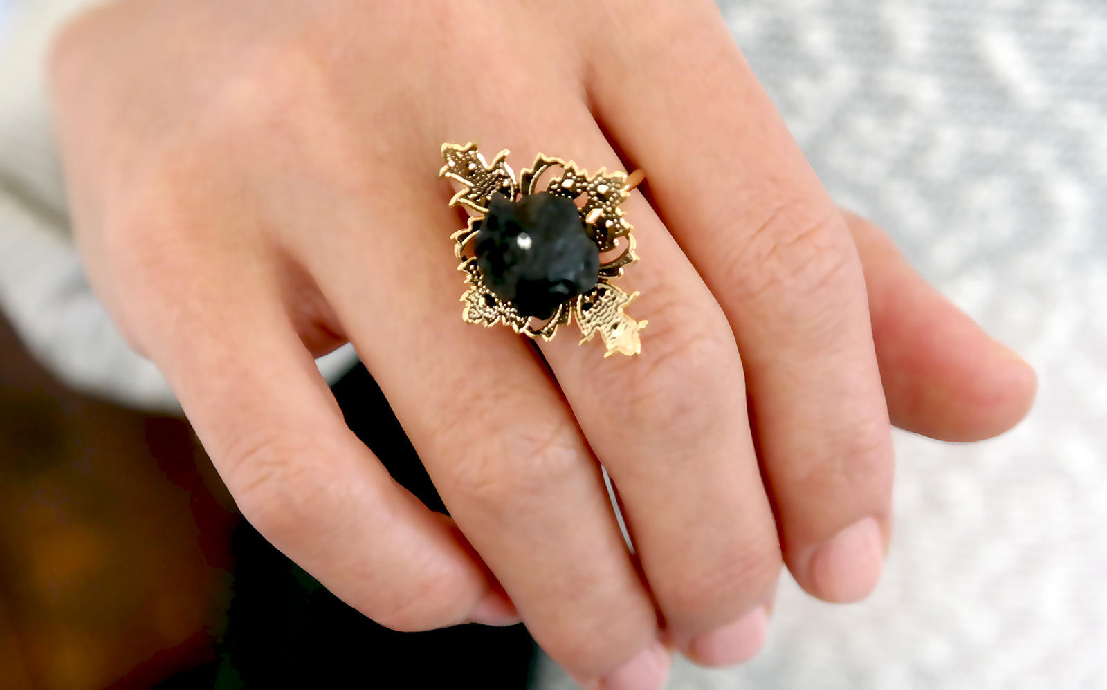 stein Ring, Schwarzer Roher Edelstein Schmuck, Gold Lavastein Naturstein Goldring, Boho Chic Schwarzer Ring stein Ring, Schwarzer Roher Edelstein Schmuck, Gold Lavastein Naturstein Goldring, Boho Chic Schwarzer Ring von gazellejewelry