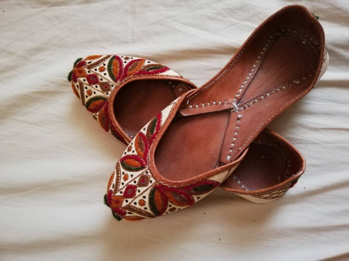 Damen Vintage Bestickt Wohnungen Sandalen Handgefertigt - Größe 7 Damen Vintage Bestickt Wohnungen Sandalen Handgefertigt - Größe 7 von gbizarre