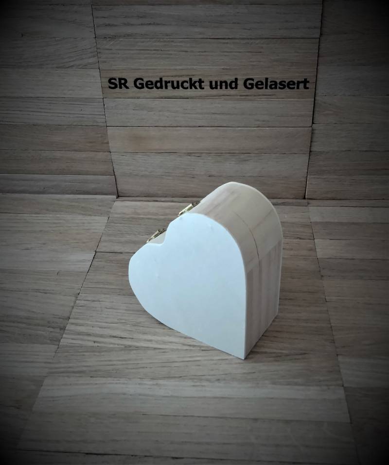 Schatztruhe Schmuckkästchen Truhe Box Herz Aus Holz Mit Wunschgravur Individuelles Geschenk Geschenkidee von gedrucktundgelasert0