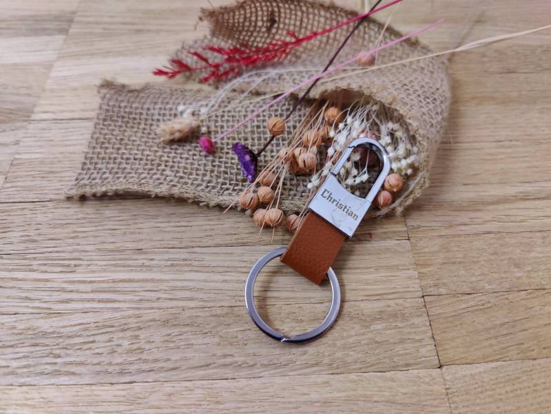 Schlüsselanhänger Karabiner Braun Pu Leder Mit Individueller Gravur Personalisiert Geschenk Schlüsselanhänger Karabiner Braun Pu Leder Mit Individueller Gravur Personalisiert Geschenk von gedrucktundgelasert0