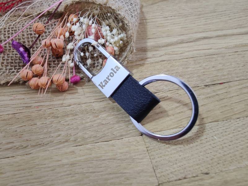 Schlüsselanhänger Karabiner Schwarz Pu Leder Mit Individueller Gravur Personalisiert Geschenk Schlüsselanhänger Karabiner Schwarz Pu Leder Mit Individueller Gravur Personalisiert Geschenk von gedrucktundgelasert0