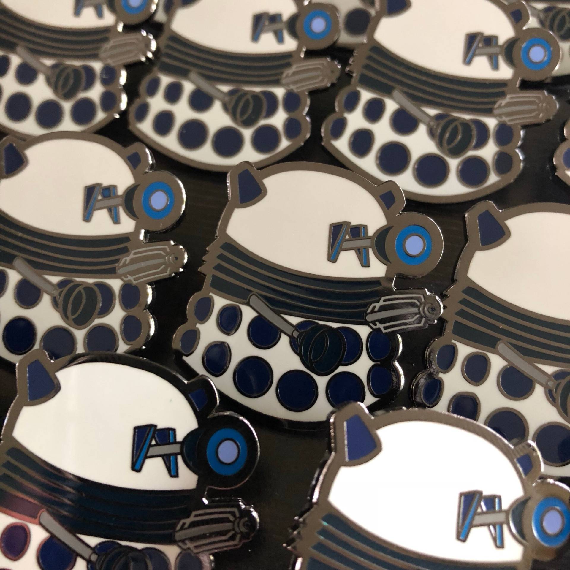 Kleiner Exterminator Emaille Pin von geekboypress