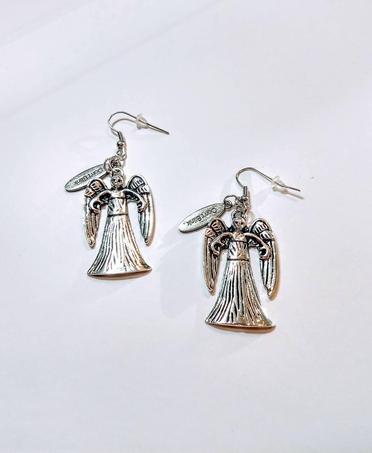 2 "Weinende Engel Ohrringe Whovian Inspirierte Antike Silber "Doctor Who" Große Anhänger 2 "Weinende Engel Ohrringe Whovian Inspirierte Antike Silber "Doctor Who" Große Anhänger von geekiecraftie