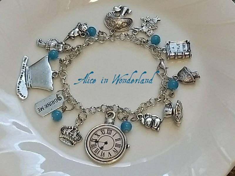 Alice Charm Armband Kaninchen Verrückter Hutmacher Inspiriert Halskette Oder Set Alice Charm Armband Kaninchen Verrückter Hutmacher Inspiriert Halskette Oder Set von geekiecraftie