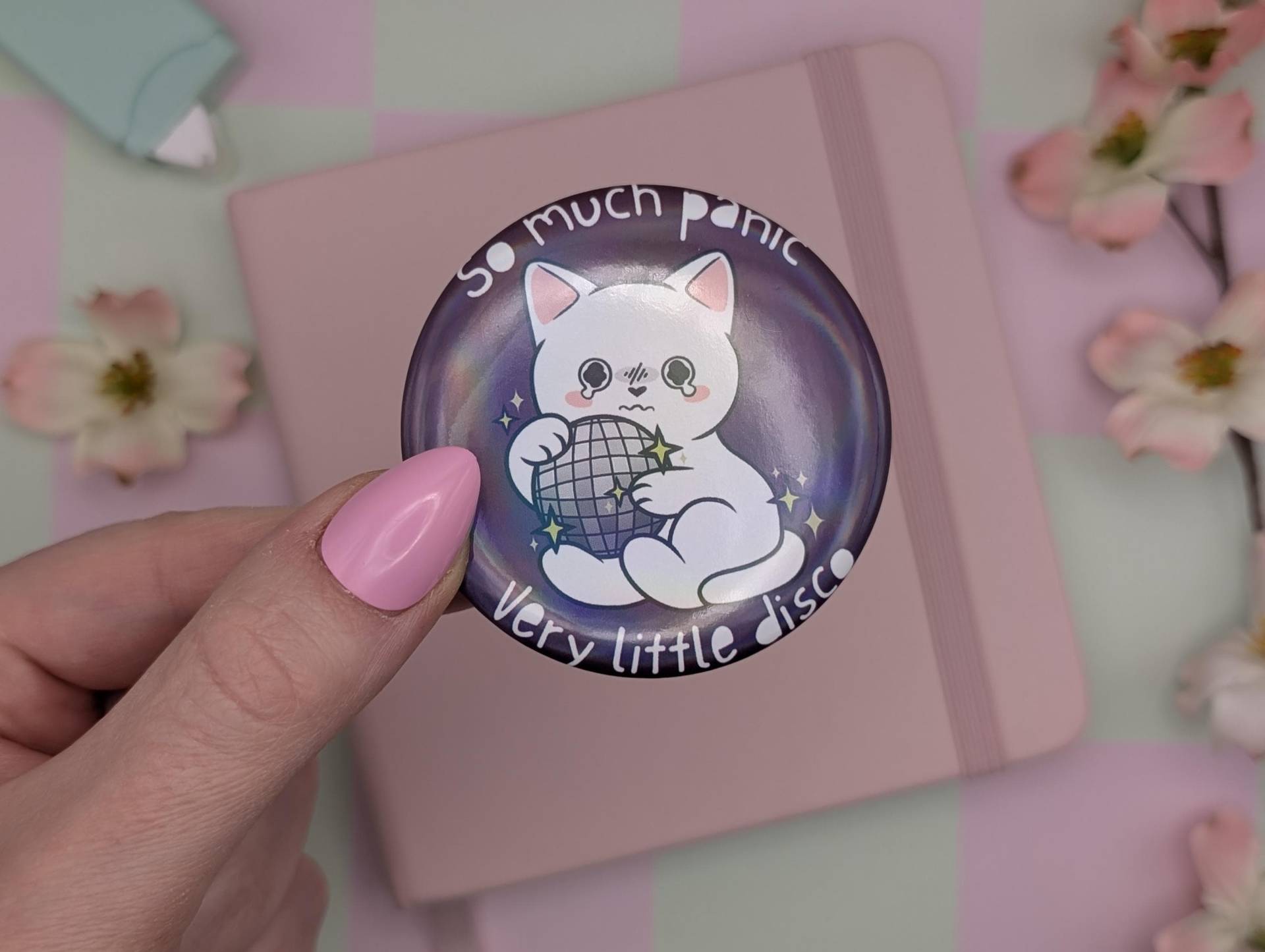 So Viel Panic, Sehr Kleine Disco Katze Button Kawaii Meme, Holo Regenbogen Effekt von geekyfeels