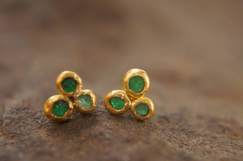 22K Massives Gold/Grüne Smaragd Ohrstecker/22K Gold Ohrringe/Grüner Smaragd/Goldohrstecker/22K Goldohrstecker von geffenjewelry