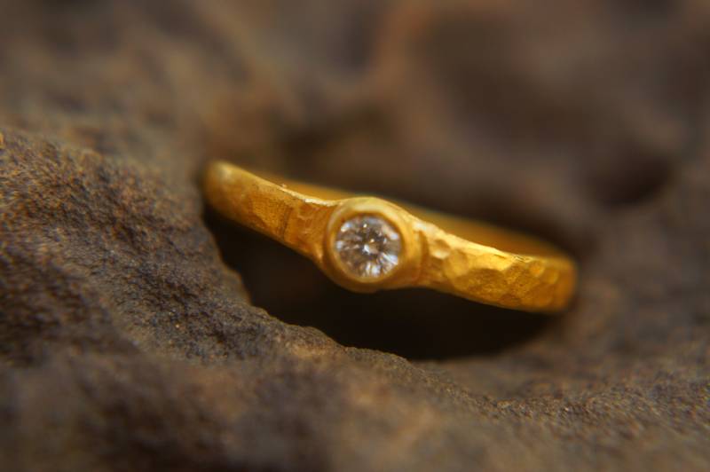 24 K Gold Diamant-Ring //Gold //Gehämmert Diamant Verlobungsring/Verlobung //Handwerker Boho von geffenjewelry