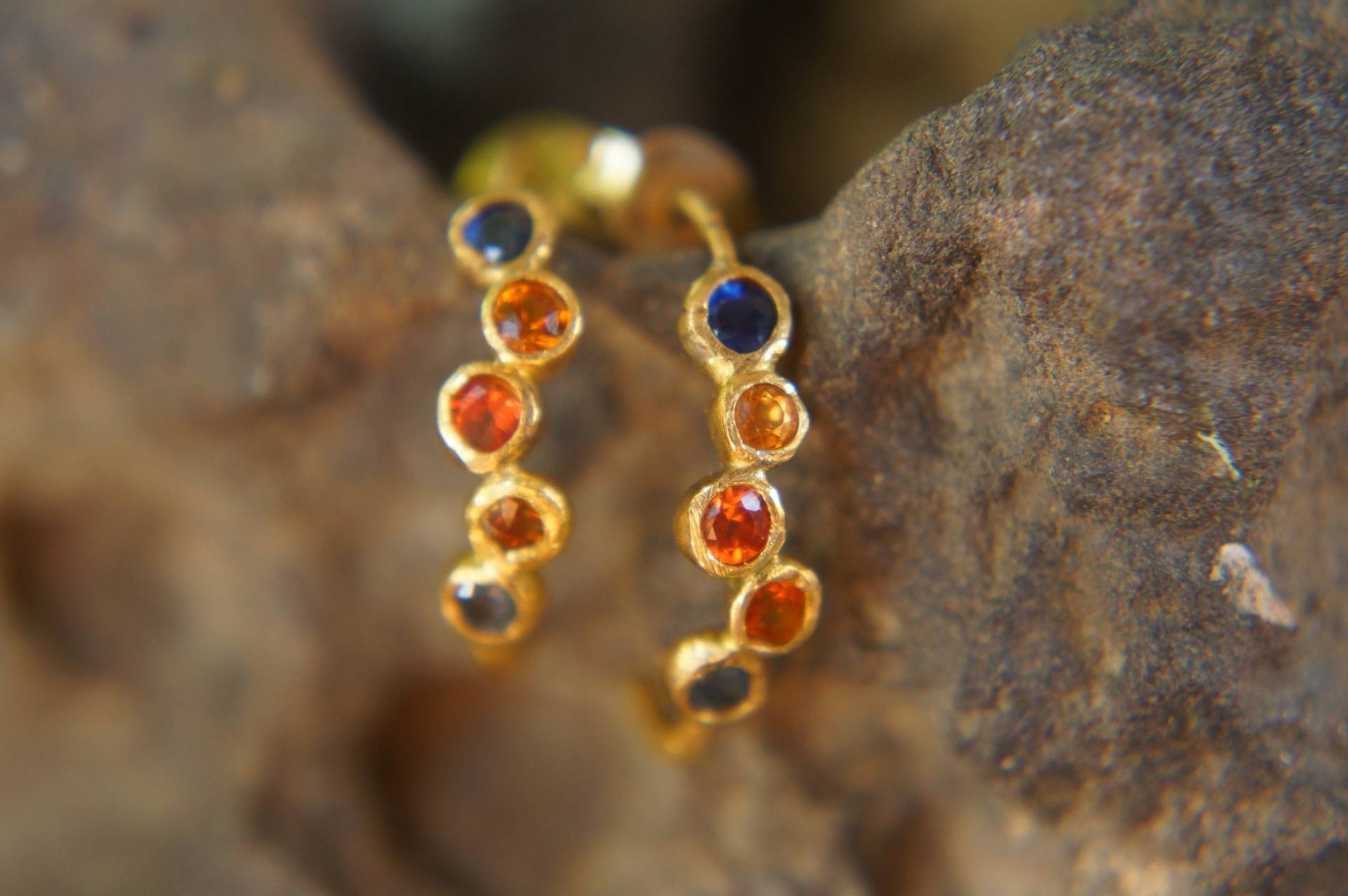 24K Gelbgold//Orange Saphir Creolen//Orange Creolen//24K Creolen//Gold Ohrringe//Saphir Gold Ohrstecker von geffenjewelry