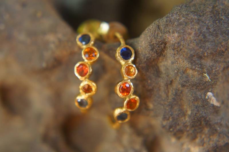 24K Gelbgold//Orange Saphir Creolen//Orange Creolen//24K Creolen//Gold Ohrringe//Saphir Gold Ohrstecker von geffenjewelry
